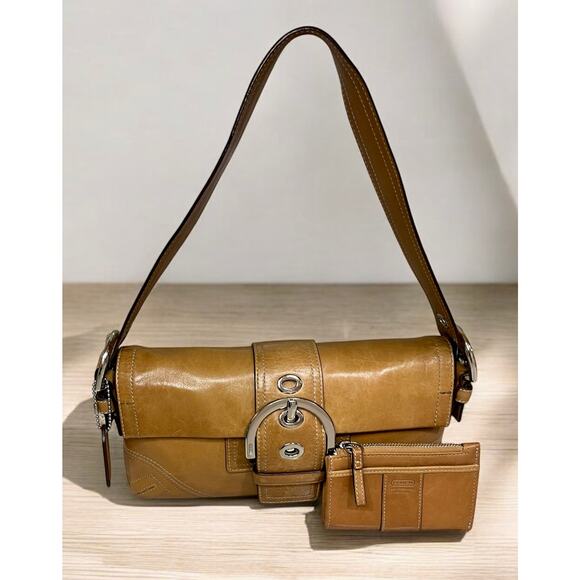 Coach Handbags - Vintage Coach 8A05 Soho Shoulder Bag & Matching Card Holder Key Chain